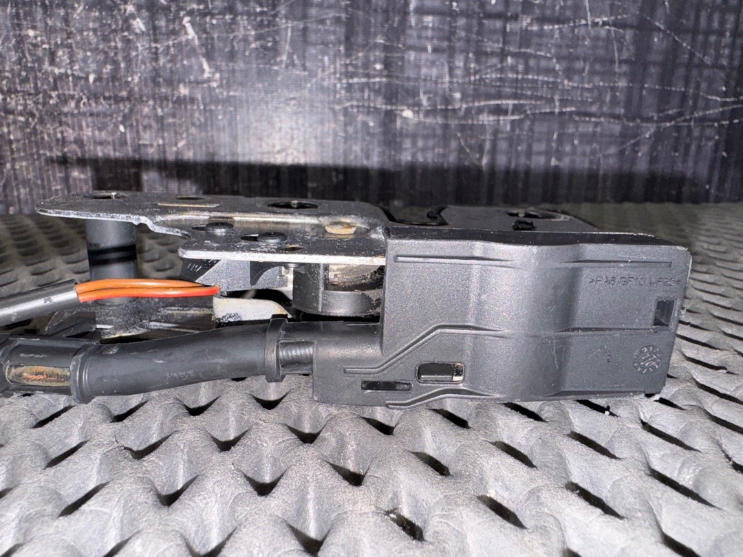 Замок капота, 1670 рублей, Красноярск