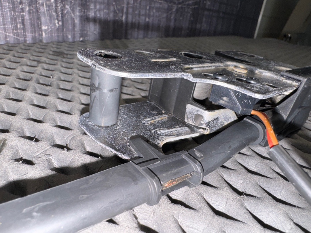 Замок капота, 1670 рублей, Красноярск