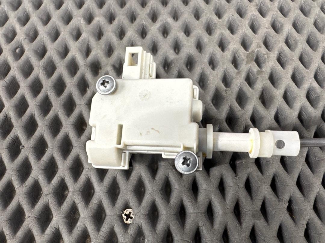 Замок лючка бензобака, 1420 рублей, Красноярск