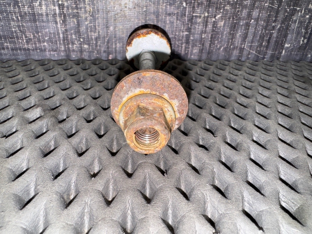 Болт развальный, 300 рублей, Красноярск