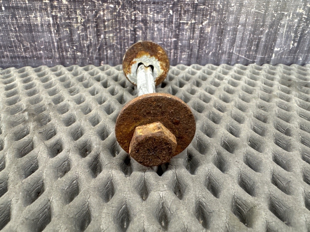 Болт развальный, 300 рублей, Красноярск