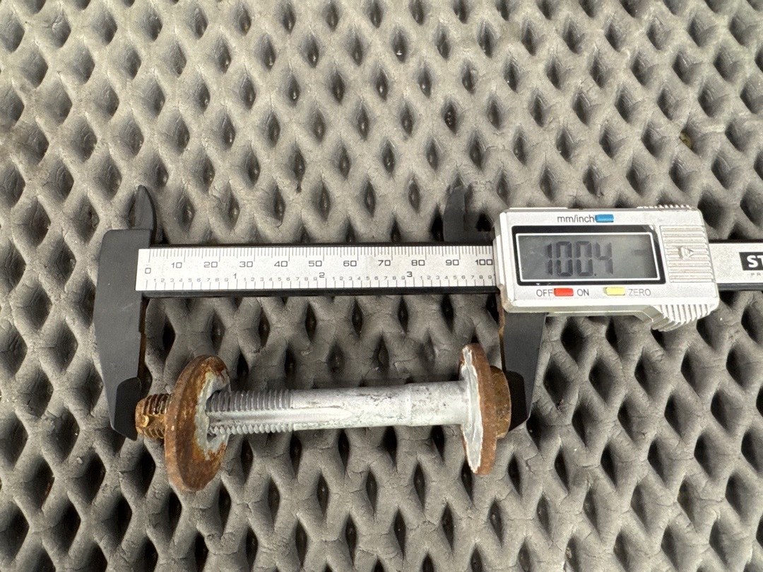 Болт развальный, 300 рублей, Красноярск