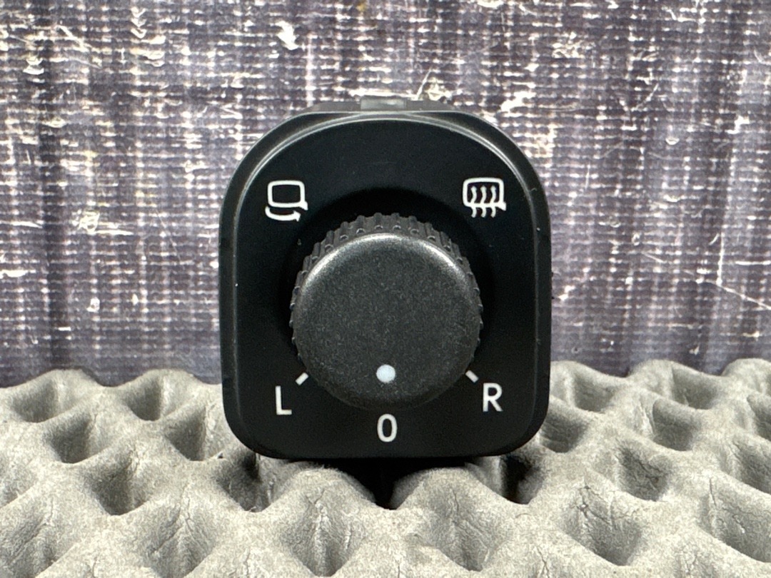 Кнопка регулировки зеркал, 1670 рублей, Красноярск