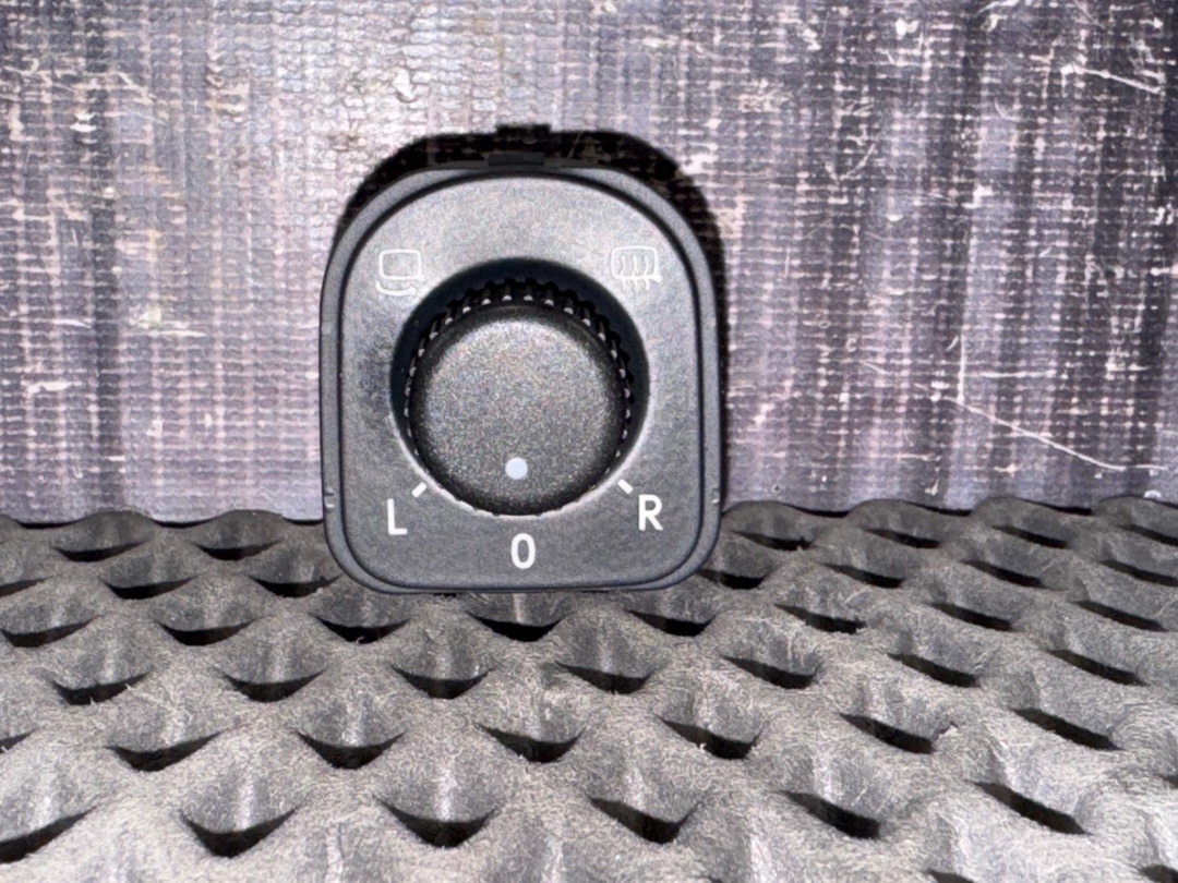 Кнопка регулировки зеркал, 1670 рублей, Красноярск