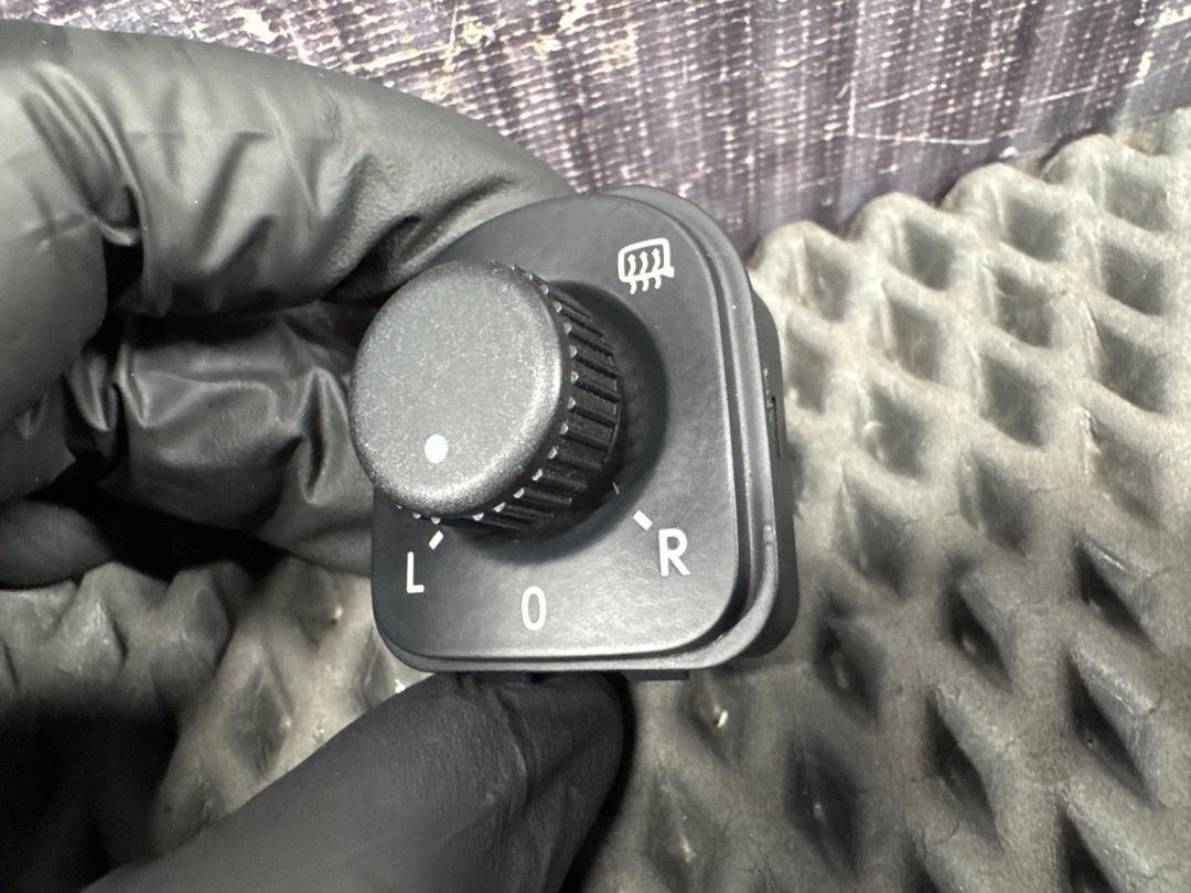 Кнопка регулировки зеркал, 1670 рублей, Красноярск