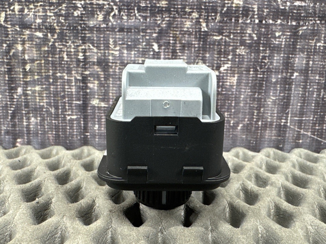 Кнопка регулировки зеркал, 1670 рублей, Красноярск