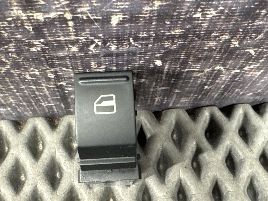 Кнопка стеклоподъемника, 730 рублей, Красноярск