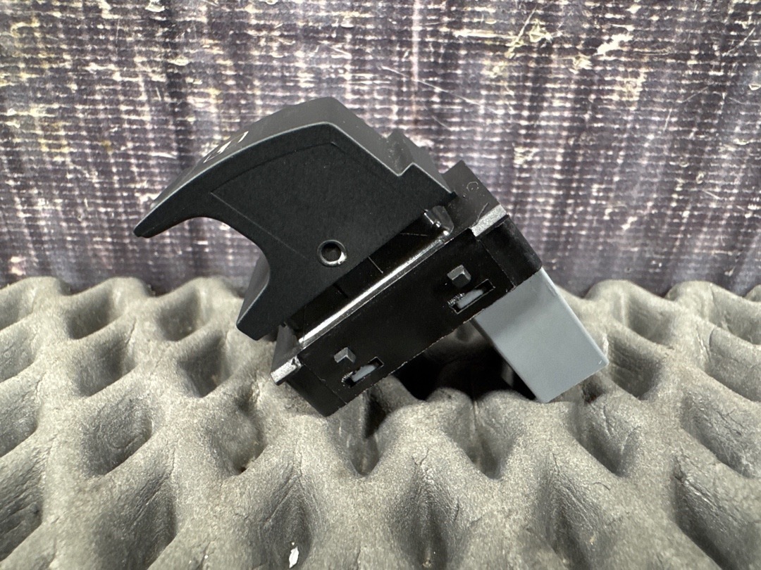 Кнопка стеклоподъемника, 730 рублей, Красноярск