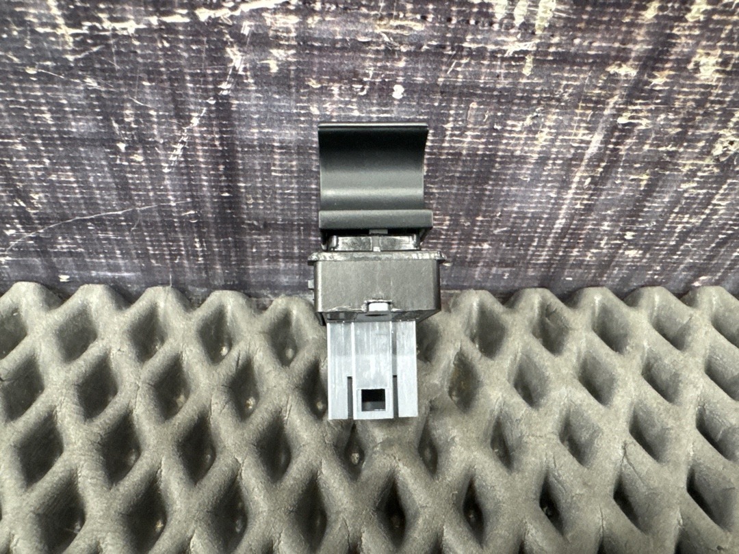 Кнопка стеклоподъемника, 730 рублей, Красноярск