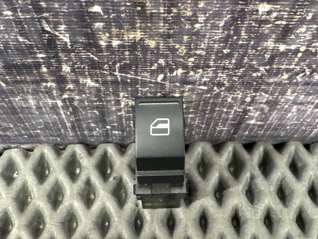 Кнопка стеклоподъемника, 730 рублей, Красноярск