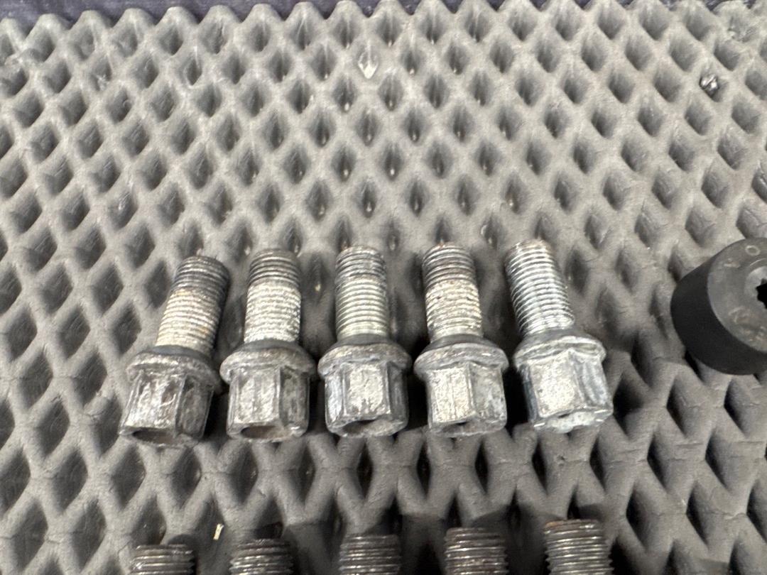 Комплект колесных болтов, 3720 рублей, Красноярск