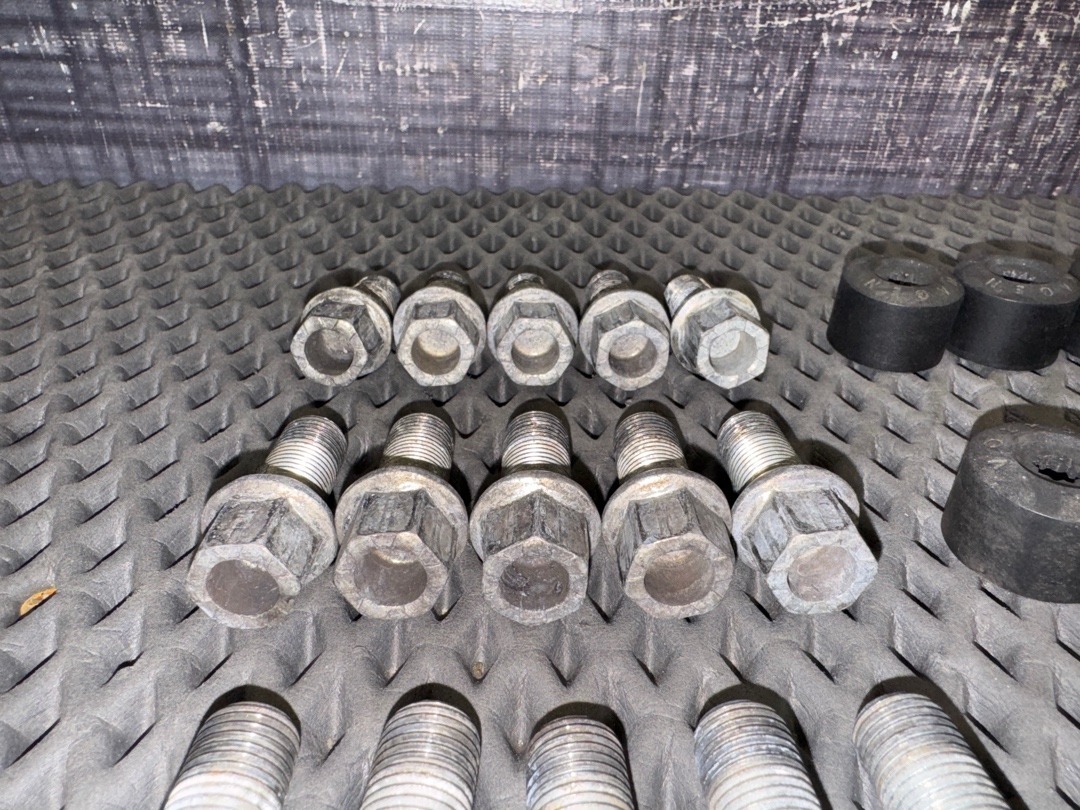 Комплект колесных болтов, 3720 рублей, Красноярск