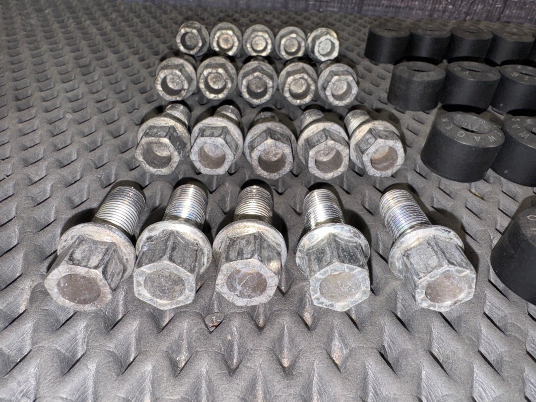 Комплект колесных болтов, 3720 рублей, Красноярск