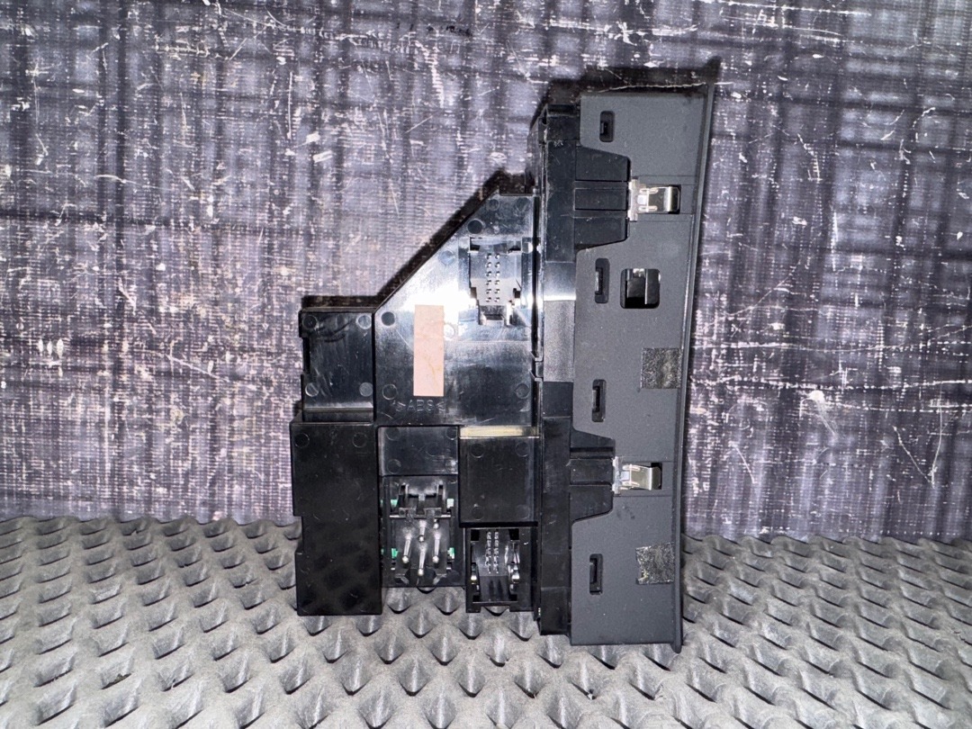 Кнопка стеклоподъемника, 1240 рублей, Красноярск