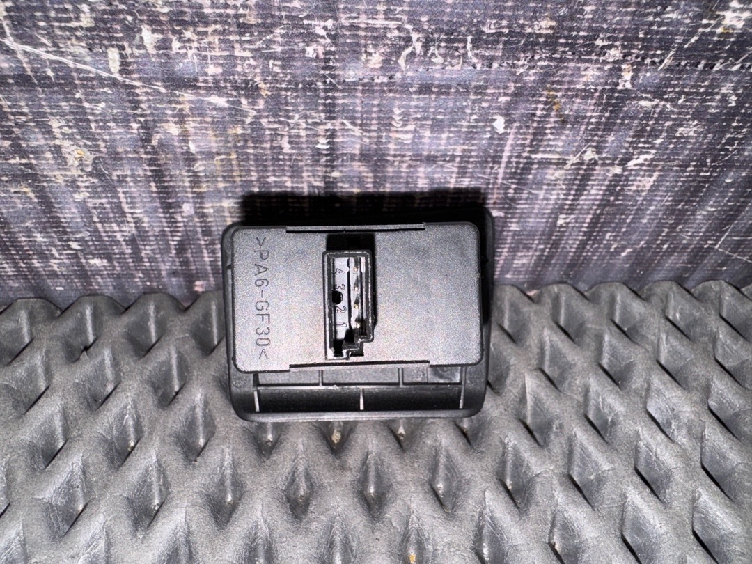 Кнопка стеклоподъемника, 920 рублей, Красноярск