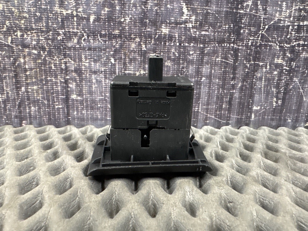 Кнопка стеклоподъемника, 920 рублей, Красноярск