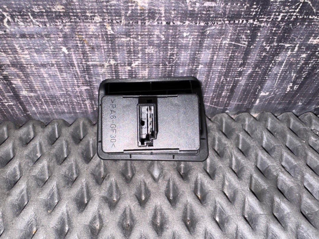 Кнопка стеклоподъемника, 920 рублей, Красноярск