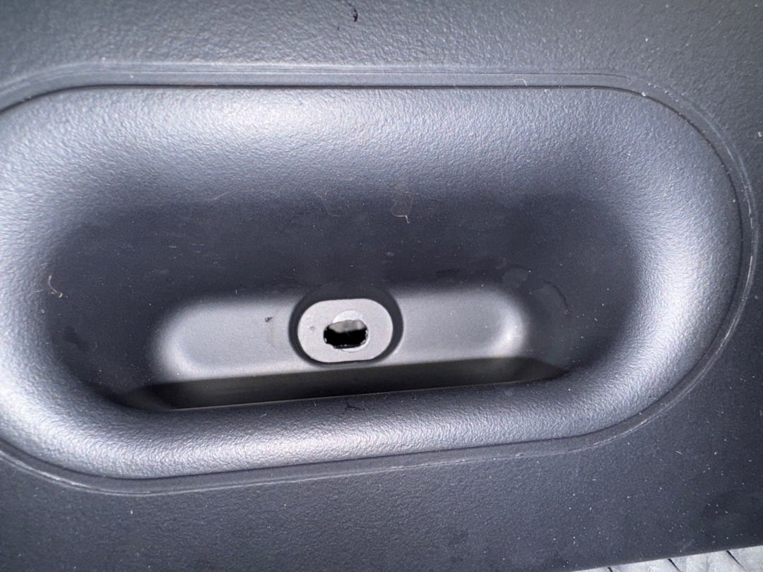 Пластик крышки багажника, 860 рублей, Красноярск