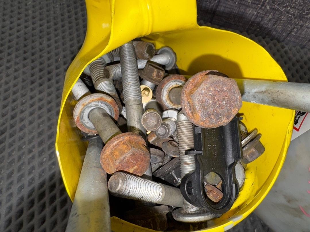 Болты и гайки, 4730 рублей, Красноярск