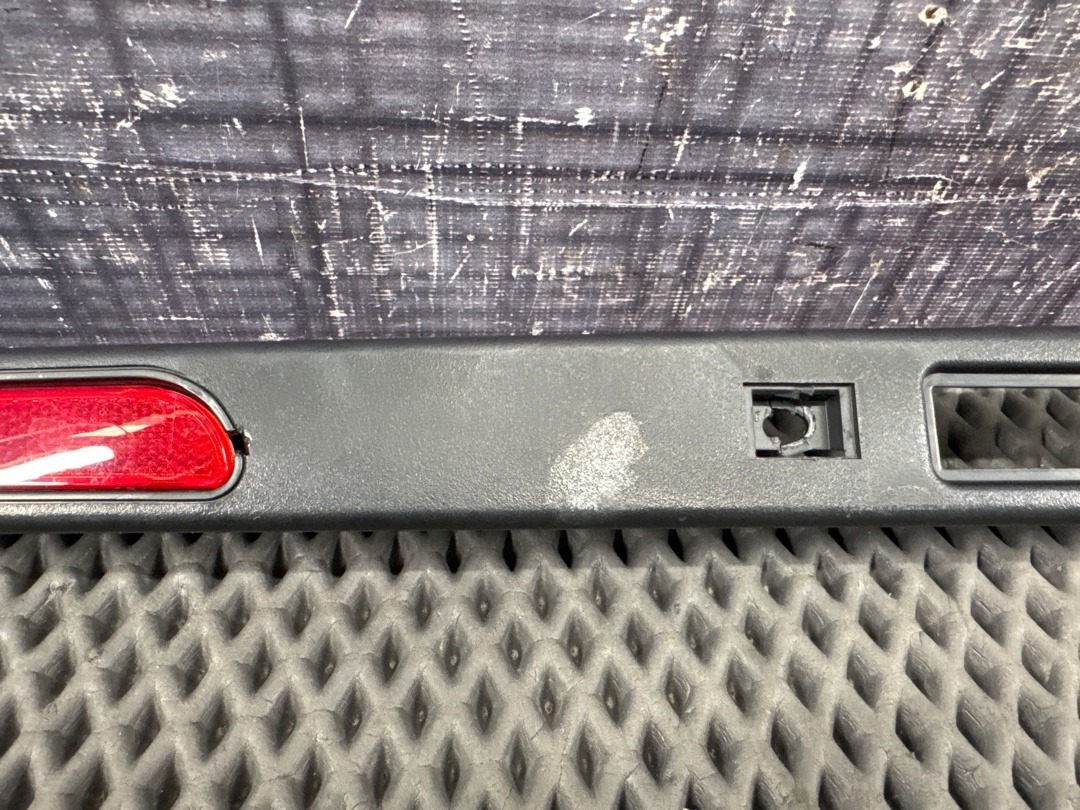 Пластик крышки багажника, 760 рублей, Красноярск