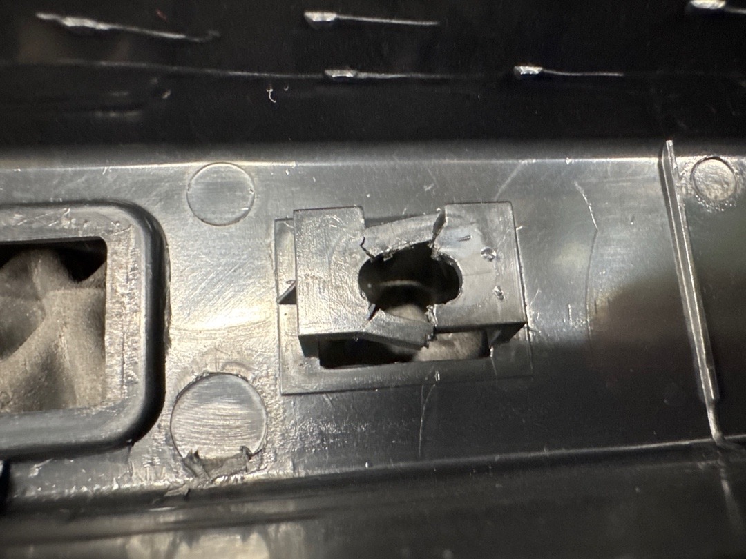 Пластик крышки багажника, 760 рублей, Красноярск