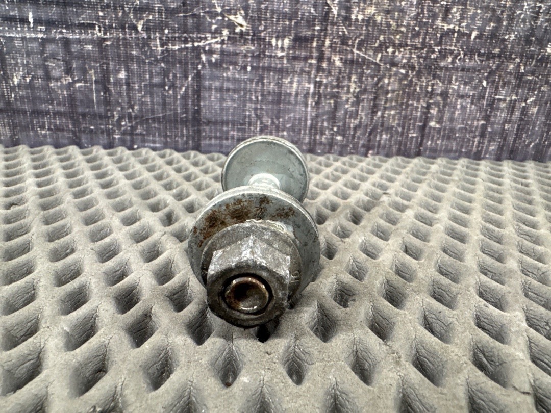 Болт развальный, 730 рублей, Красноярск