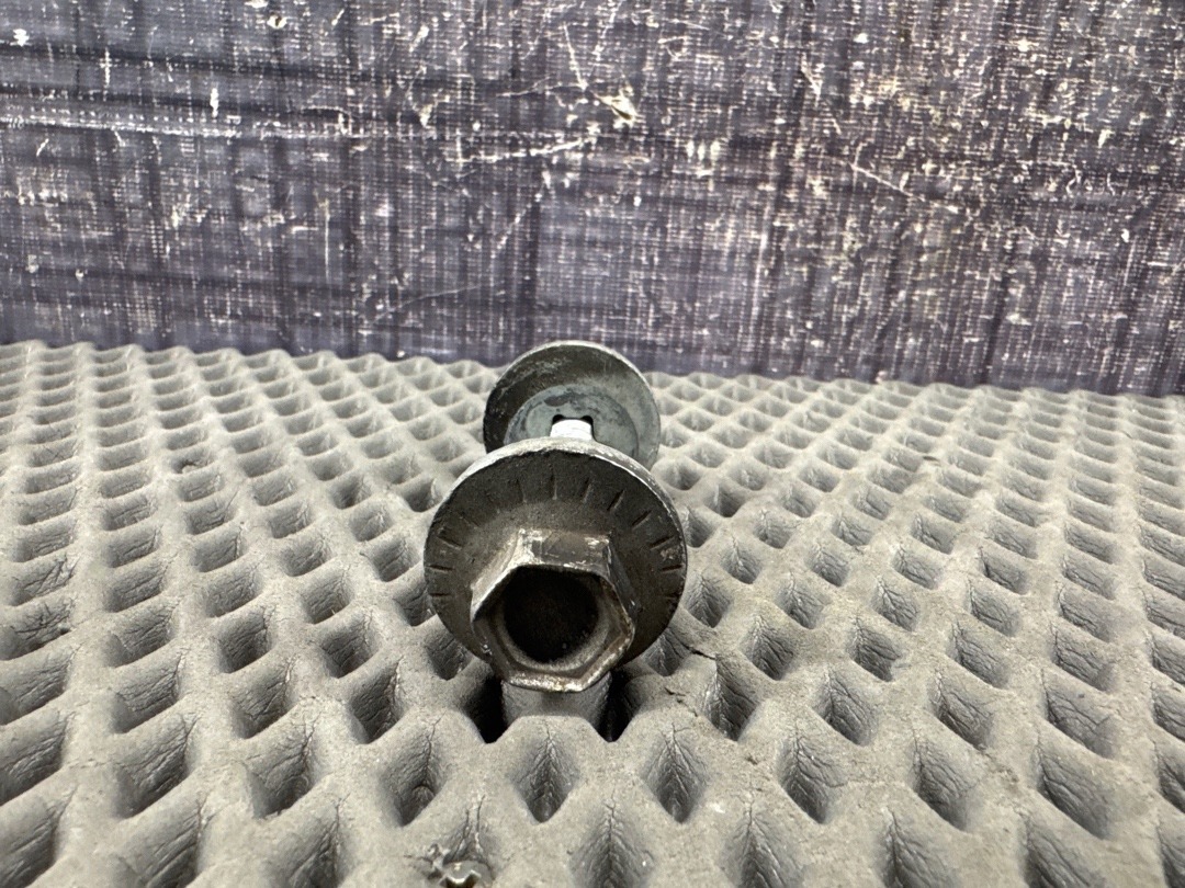 Болт развальный, 730 рублей, Красноярск