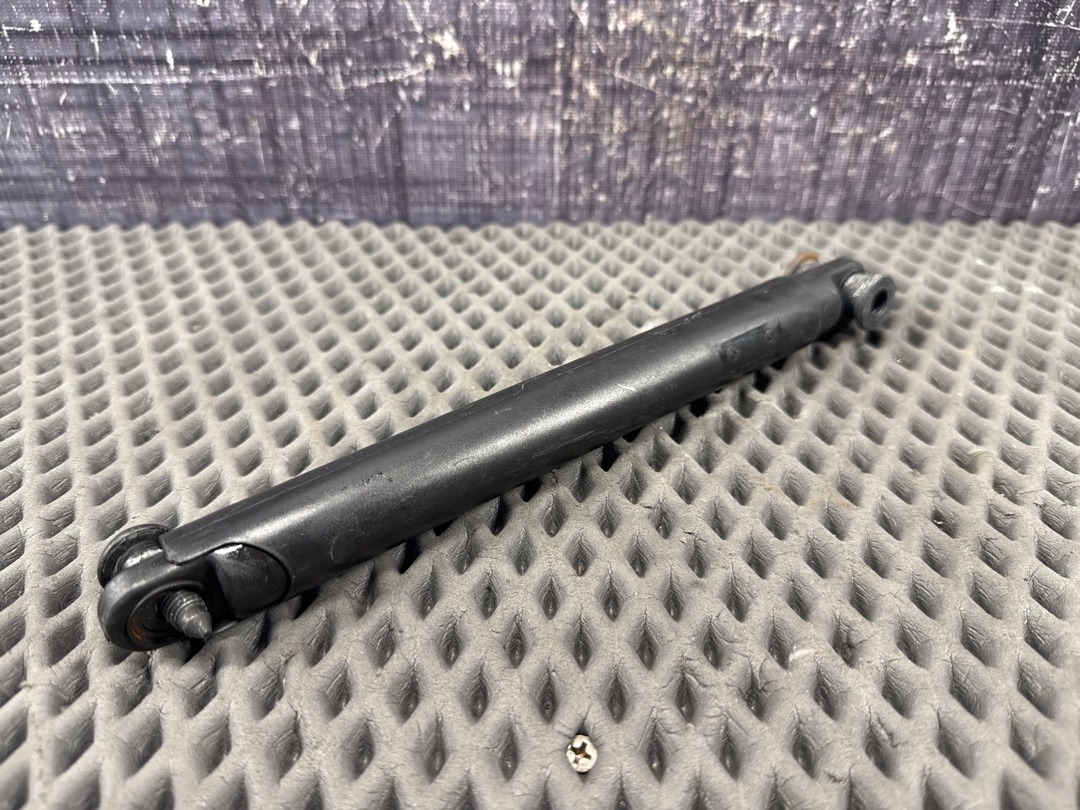 Амортизатор багажника, 560 рублей, Красноярск