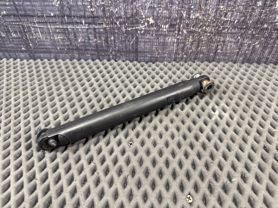 Амортизатор багажника, 560 рублей, Красноярск