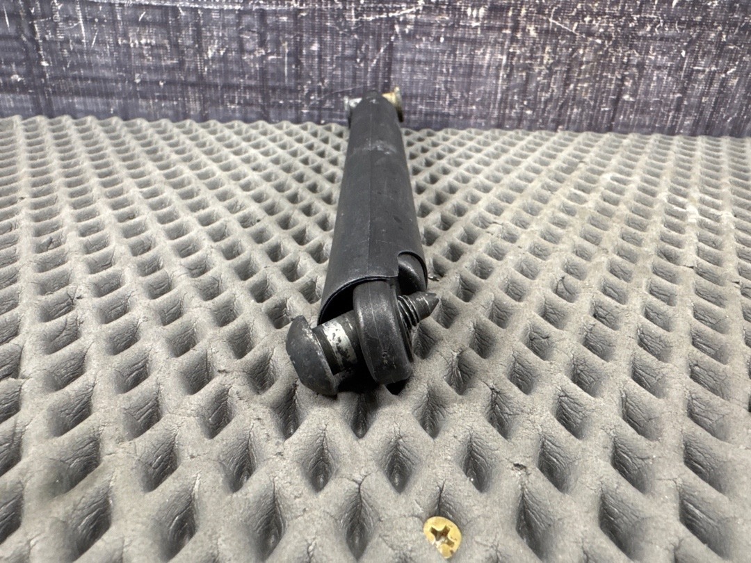 Амортизатор багажника, 560 рублей, Красноярск