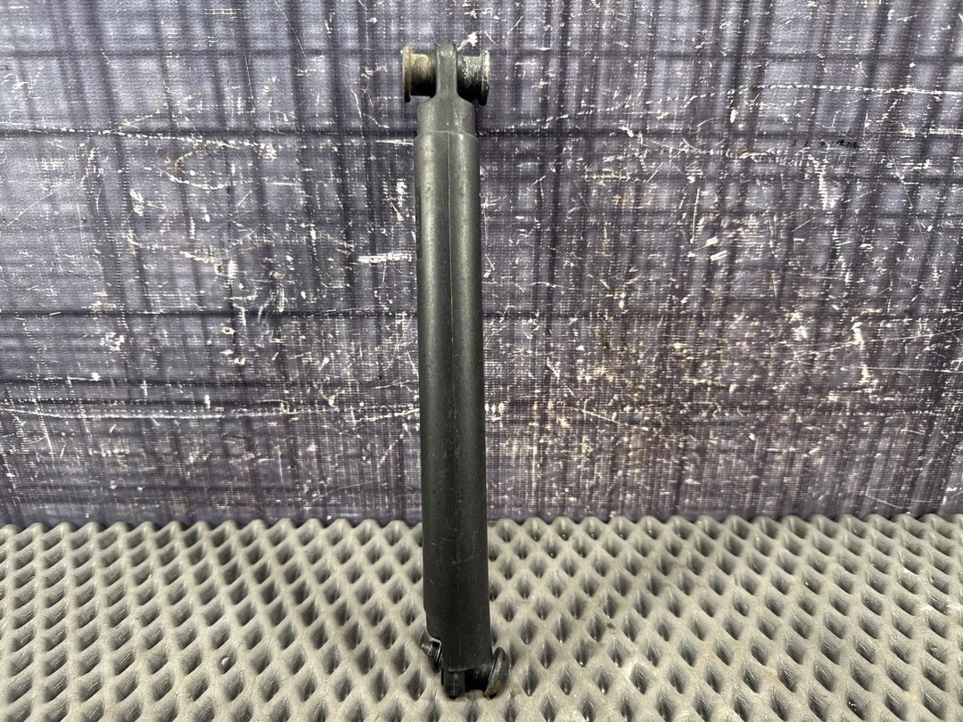 Амортизатор багажника, 560 рублей, Красноярск