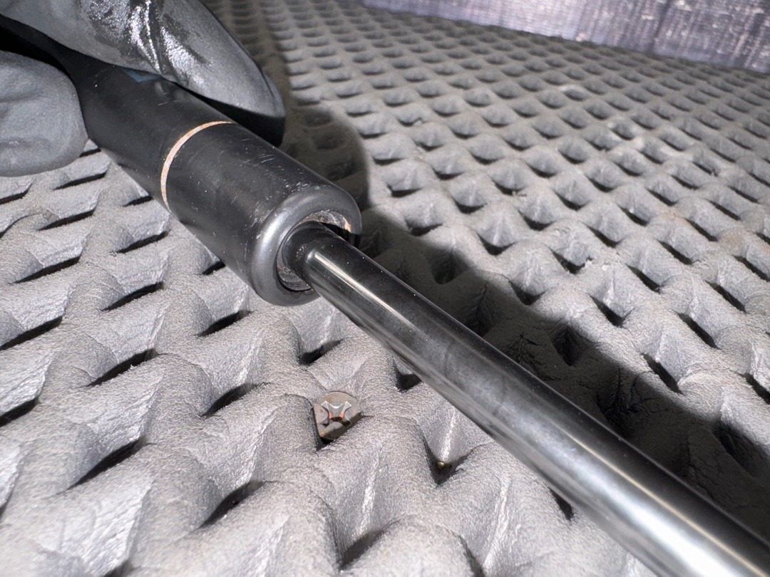 Амортизатор капота, 1170 рублей, Красноярск