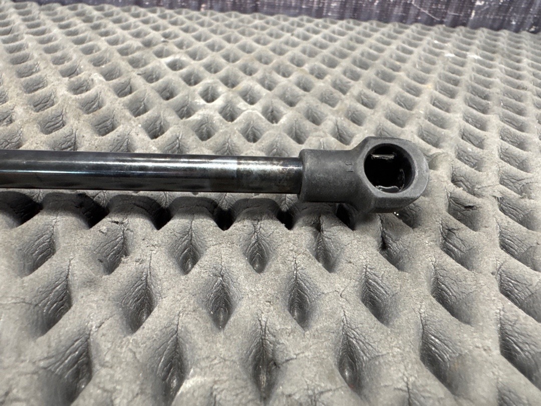 Амортизатор капота, 1170 рублей, Красноярск