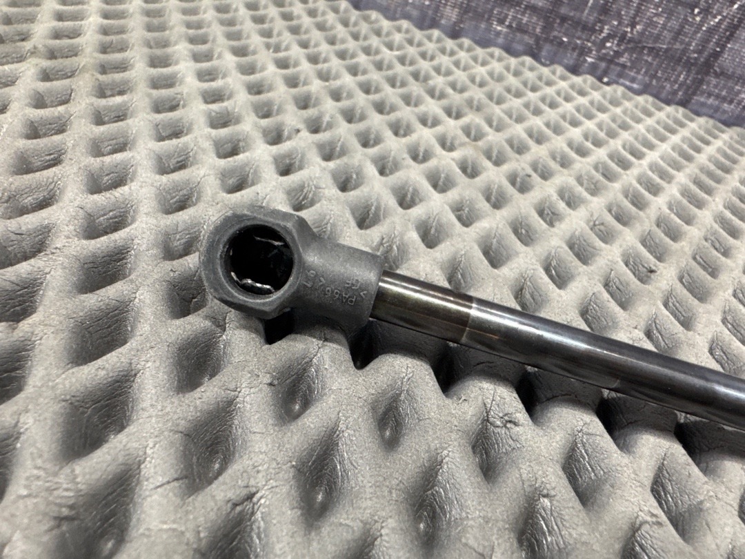 Амортизатор капота, 1170 рублей, Красноярск