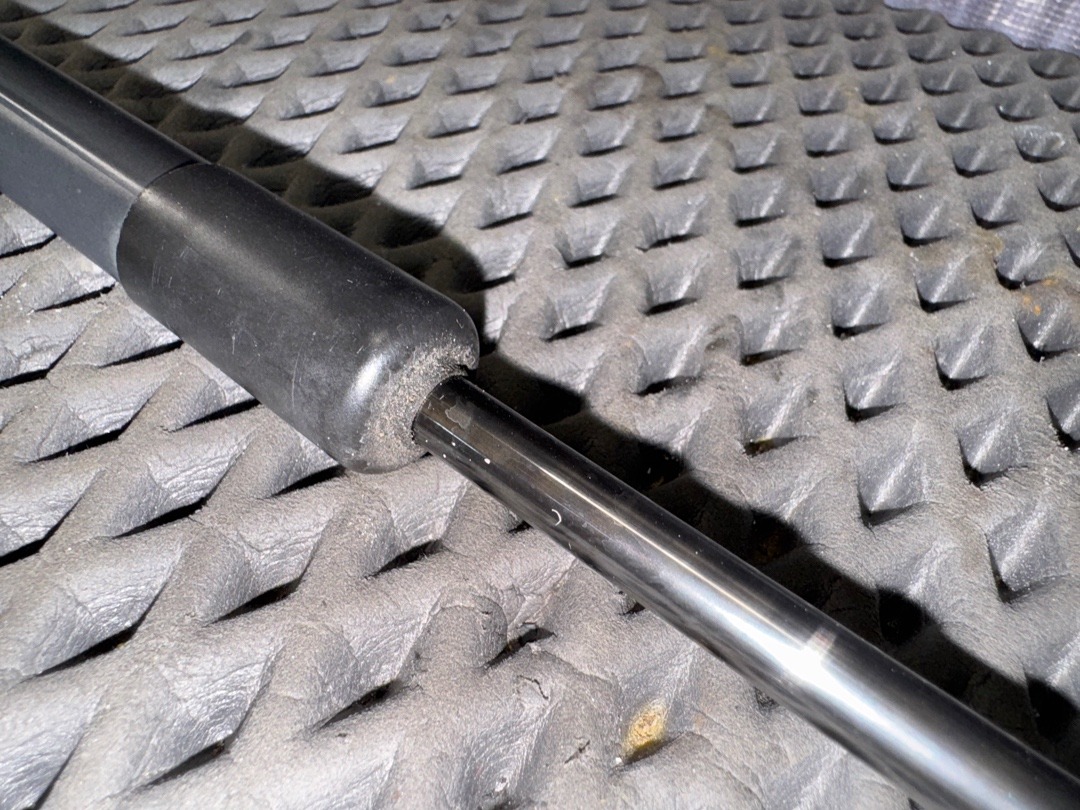 Амортизатор багажника, 930 рублей, Красноярск