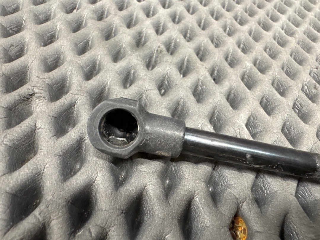 Амортизатор багажника, 930 рублей, Красноярск