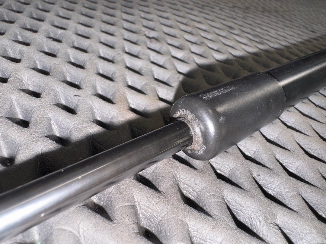 Амортизатор багажника, 930 рублей, Красноярск