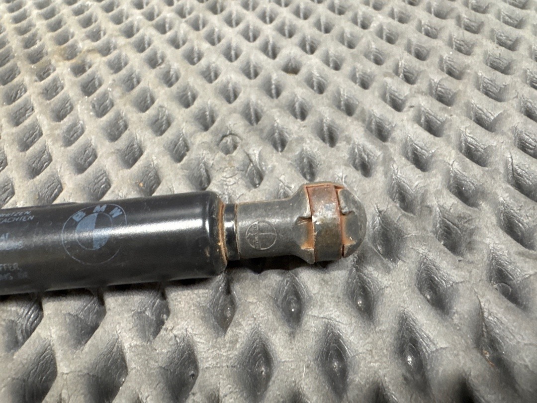 Амортизатор багажника, 930 рублей, Красноярск