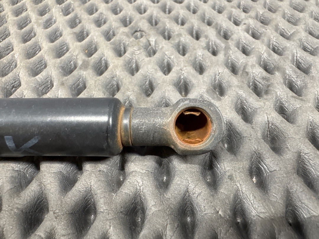 Амортизатор багажника, 930 рублей, Красноярск