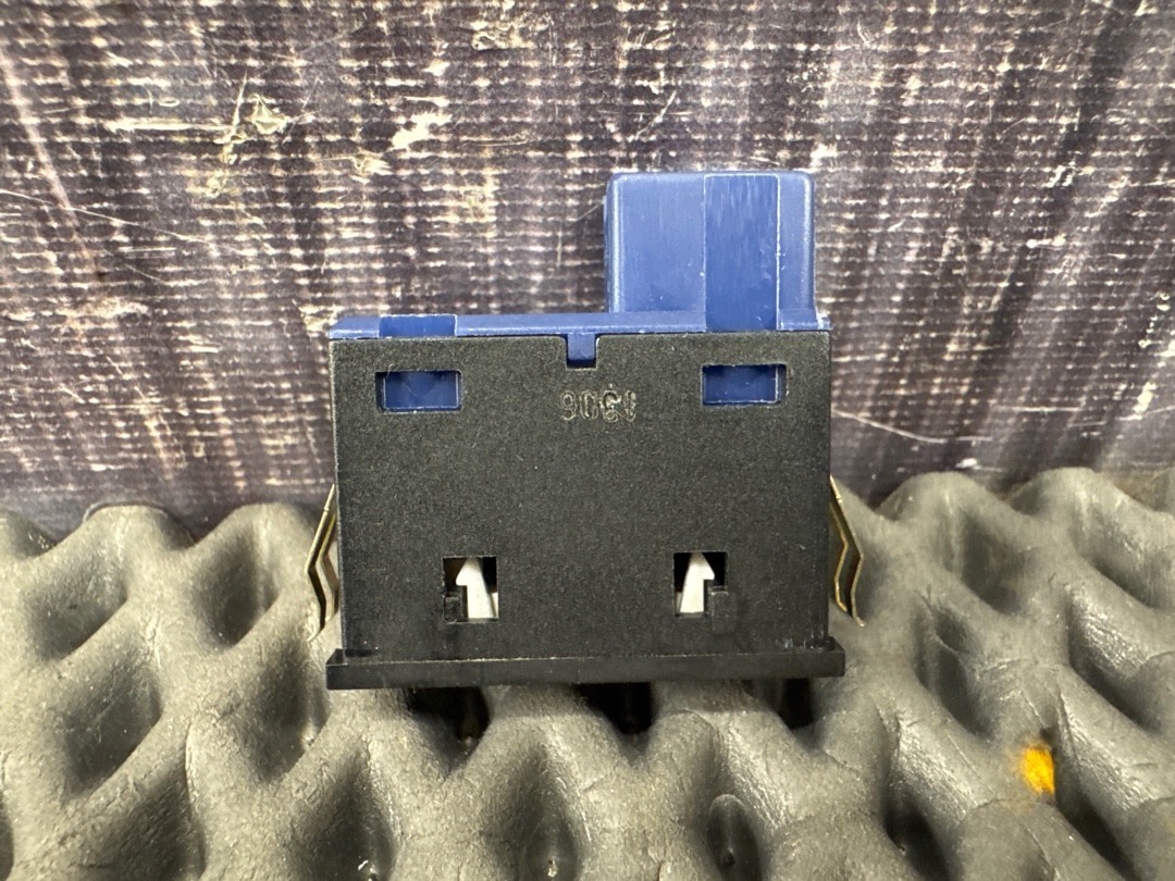 Кнопка открывания багажника, 460 рублей, Красноярск