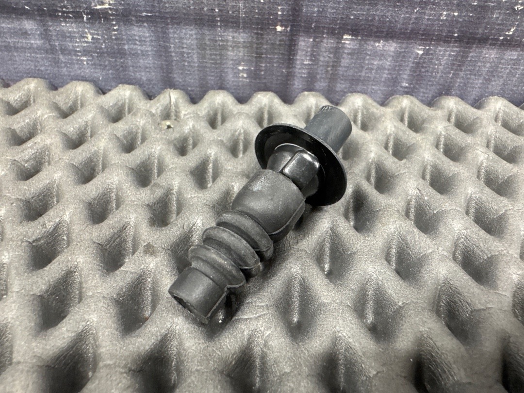 Направляющая замка лючка бензобака, 620 рублей, Красноярск