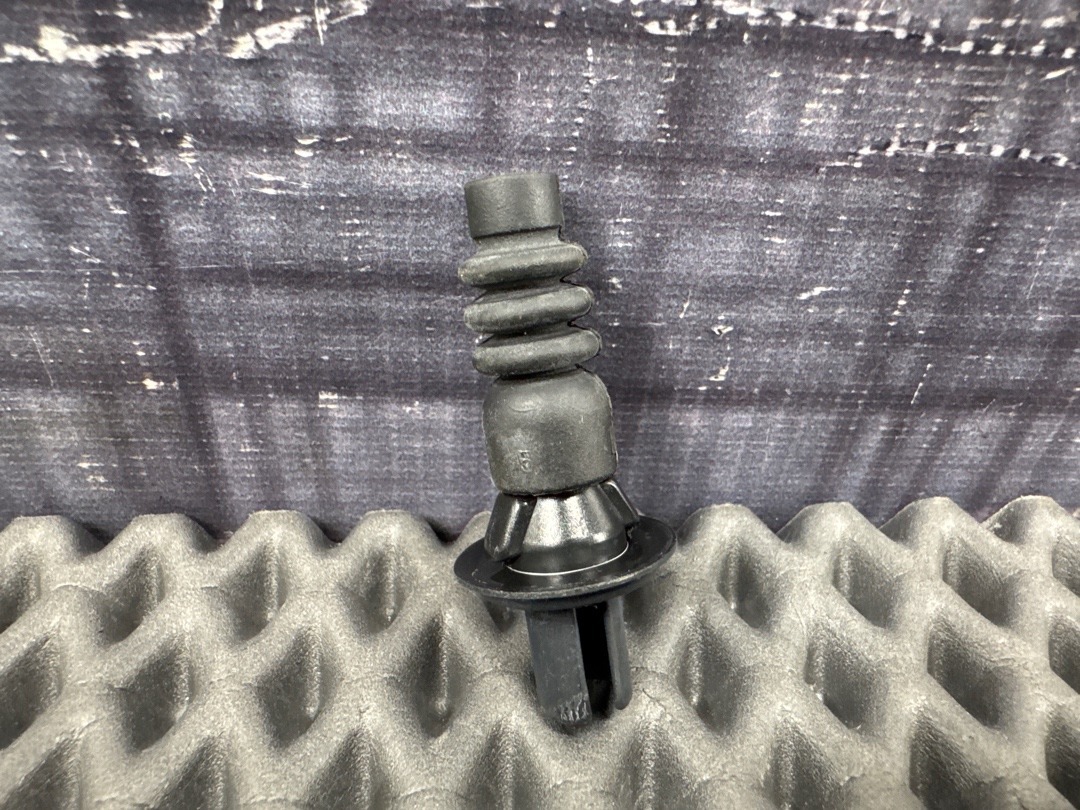 Направляющая замка лючка бензобака, 620 рублей, Красноярск