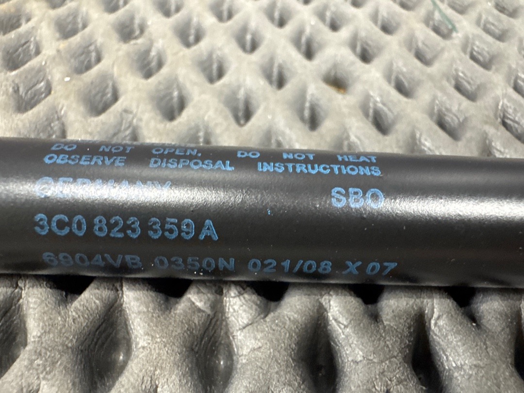 Амортизатор капота, 1210 рублей, Красноярск