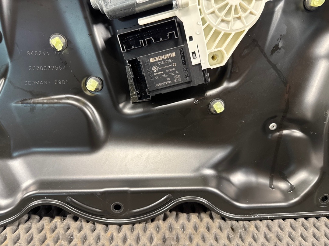 Стеклоподъемник, 2860 рублей, Красноярск