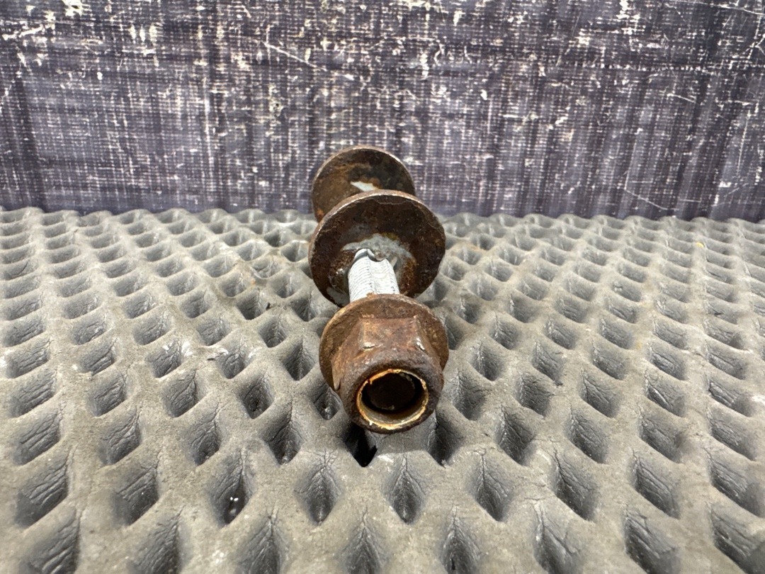 Болт развальный, 710 рублей, Красноярск