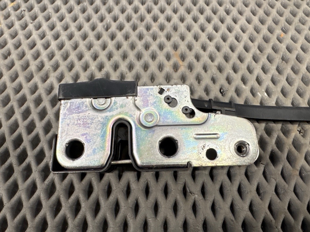 Замок капота, 1670 рублей, Красноярск