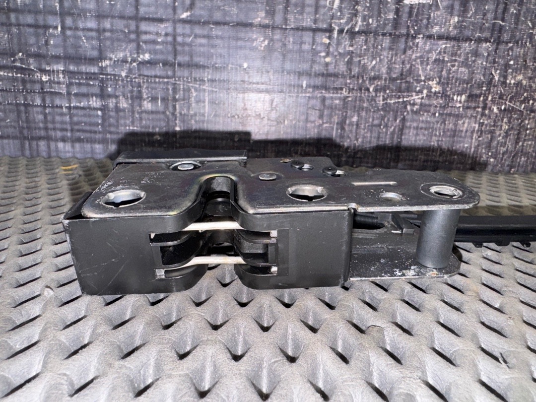 Замок капота, 1670 рублей, Красноярск