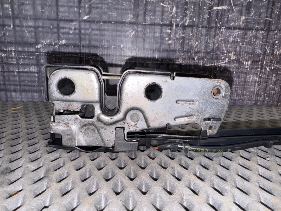 Замок капота, 1670 рублей, Красноярск