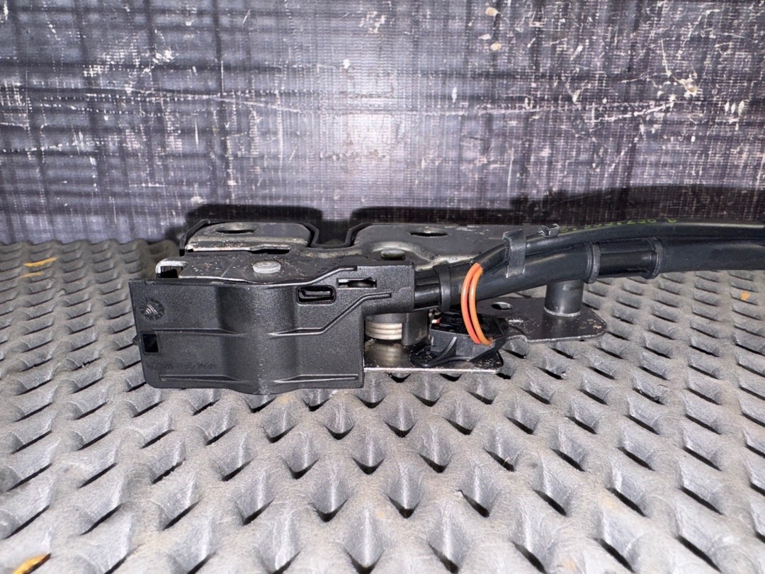 Замок капота, 1670 рублей, Красноярск