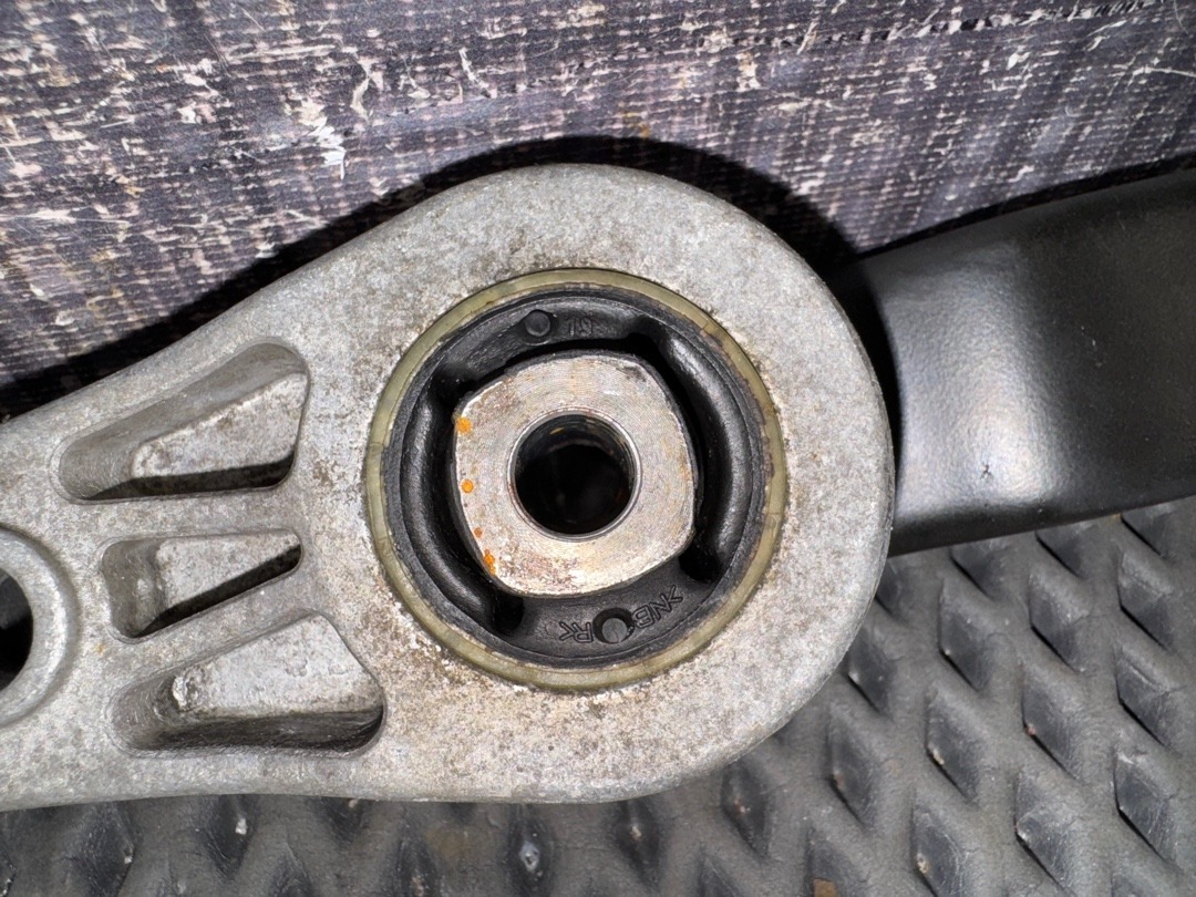 Опора двигателя, 970 рублей, Красноярск